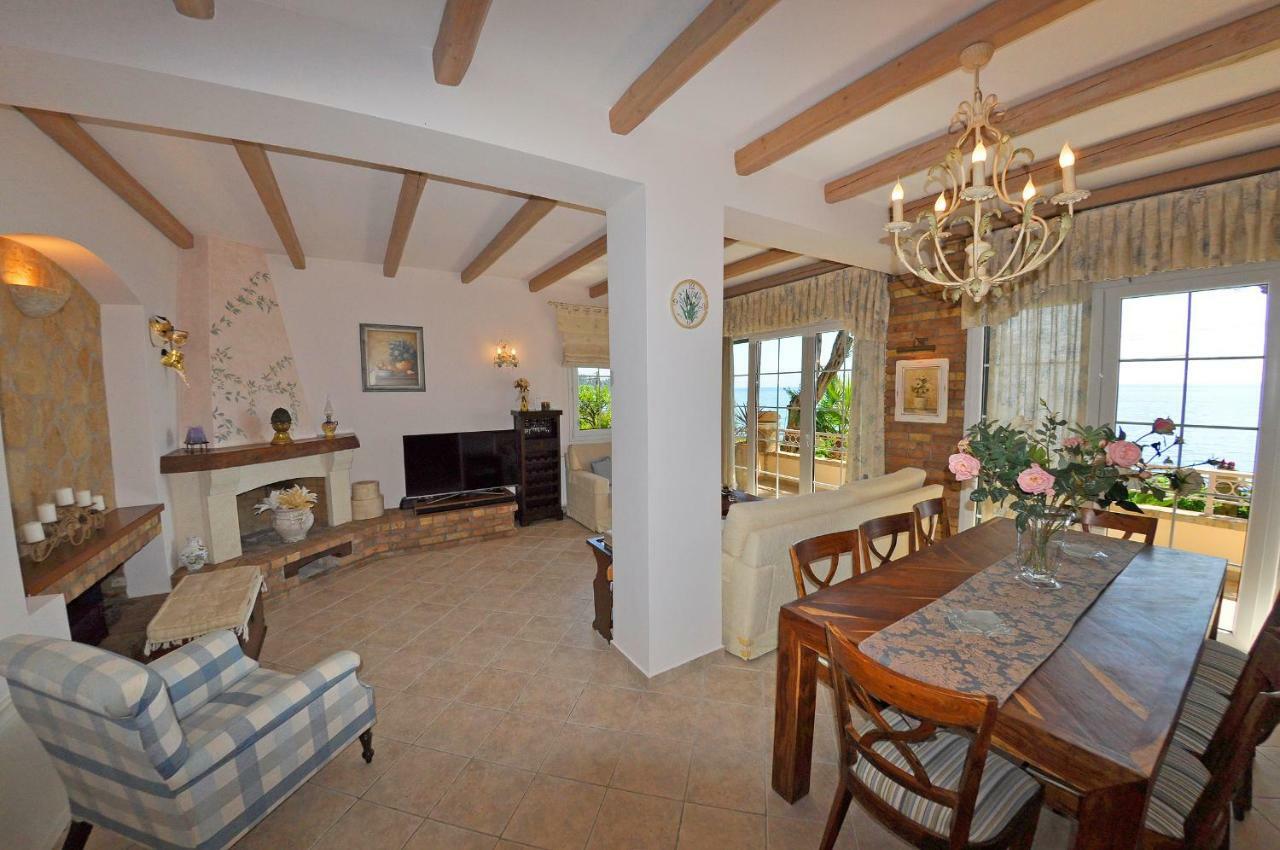 Villa Romantica Перама Екстериор снимка